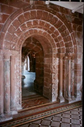 12c. norman doorway,(57kb)